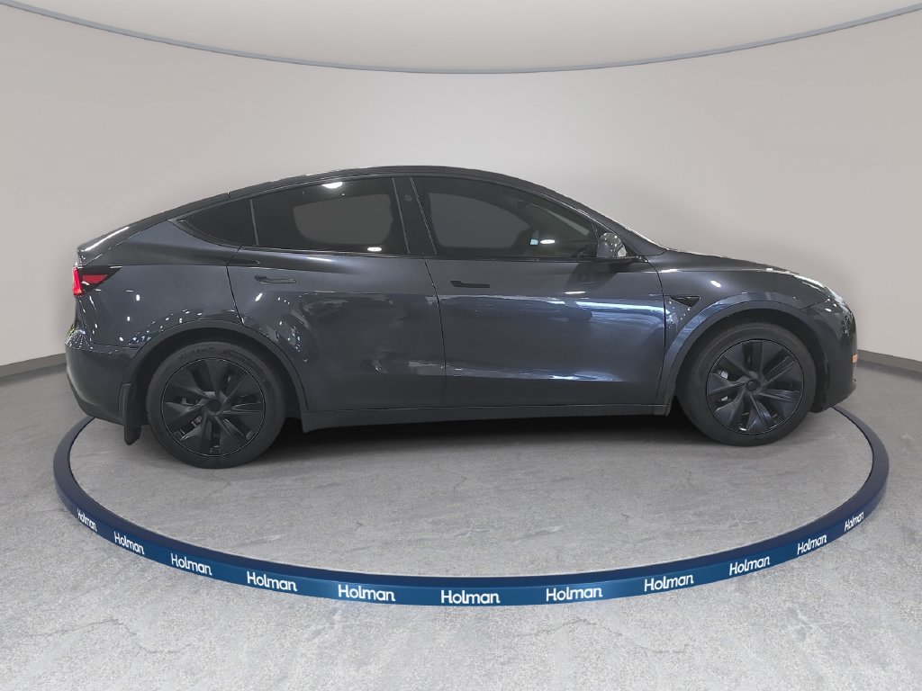 Used 2024 Tesla Model Y 2WD image 5