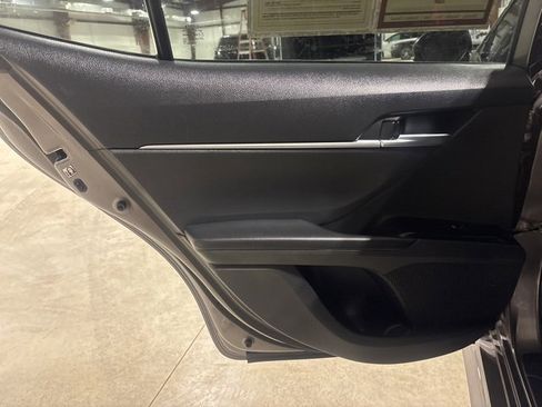 Used 2018 Toyota Camry L image 12