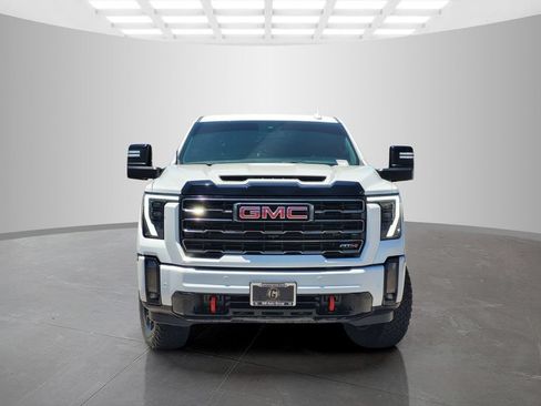 Used 2024 GMC Sierra 2500 AT4 AWD/4WD image 2