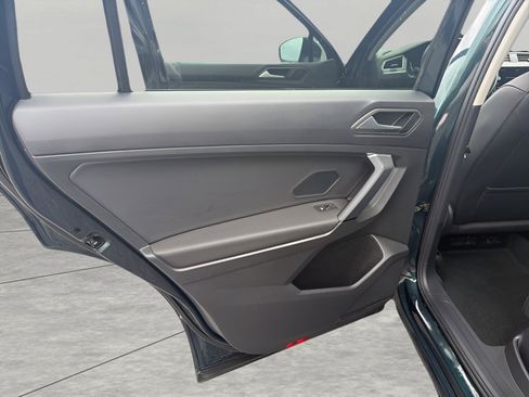 Used 2019 Volkswagen Tiguan SE w/ Panoramic Sunroof Package image 26