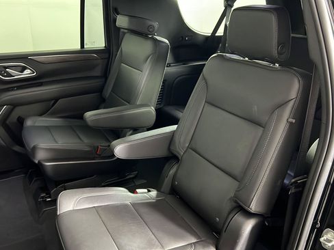 Used 2022 Chevrolet Suburban Z71 w/ Luxury Package AWD/4WD image 4