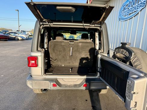 Used 2021 Jeep Wrangler Sport image 4