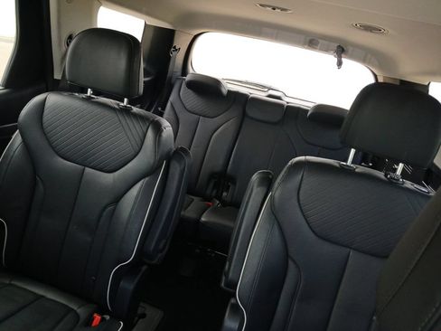 Used 2024 Hyundai Palisade SEL w/ Premium Package FWD image 12
