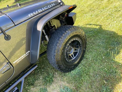 Used 2014 Jeep Wrangler Unlimited Rubicon w/ Connectivity Group AWD/4WD image 31