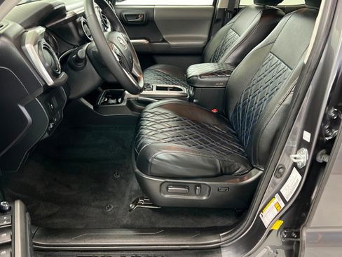 Used 2022 Toyota Tacoma SR5 image 17