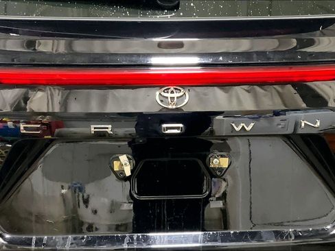 Used 2025 Toyota Crown Signia XLE image 10