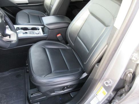 Certified 2024 Ford Explorer XLT w/ Equipment Group 202A AWD/4WD image 24