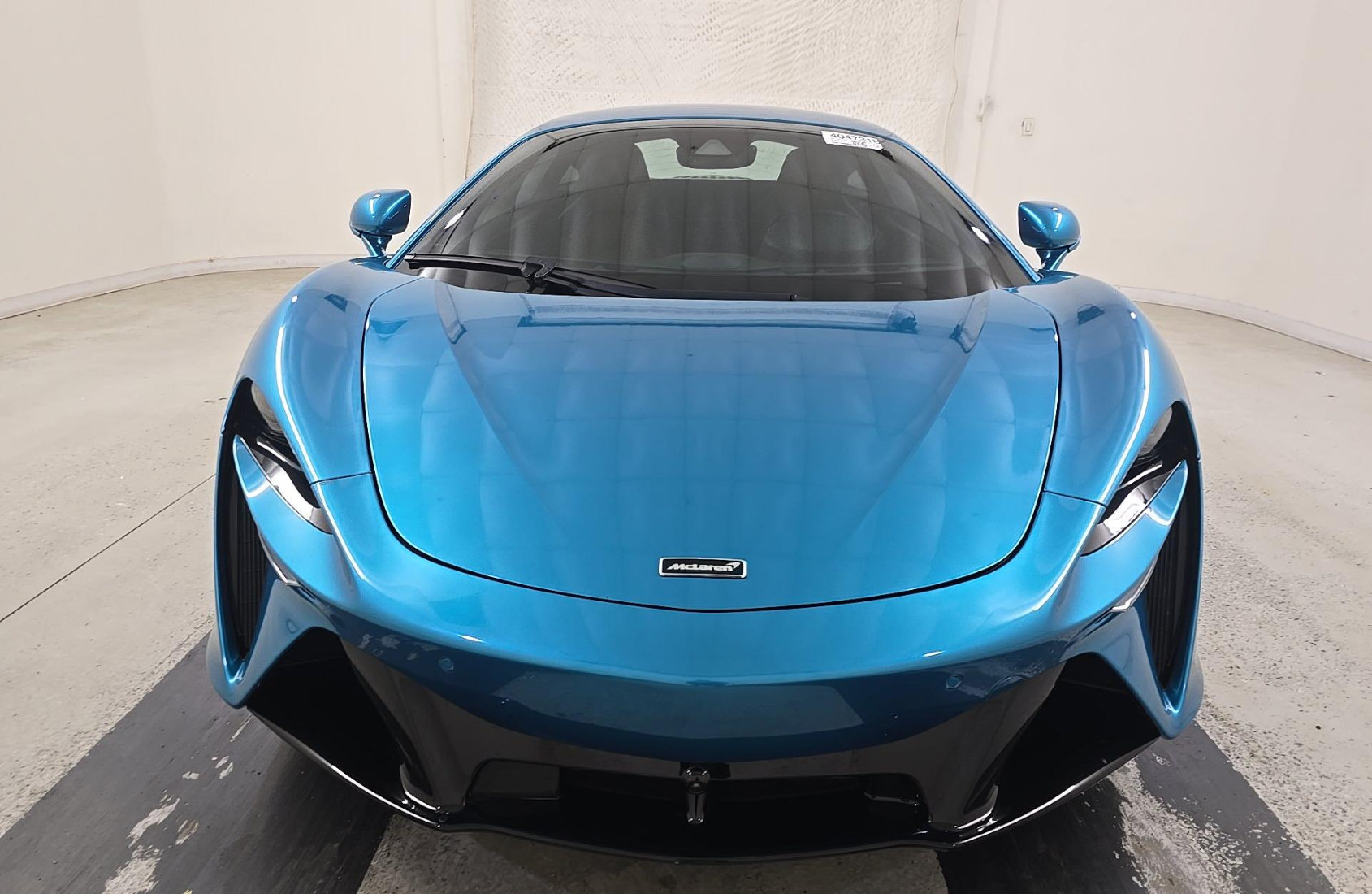 Used 2024 McLaren Artura RWD image 5