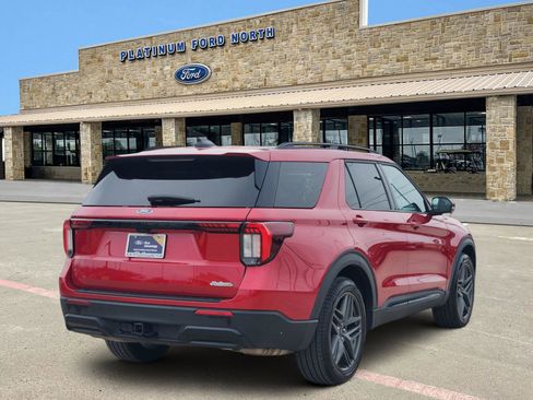 Used 2025 Ford Explorer ST-Line w/ Premium Package image 5