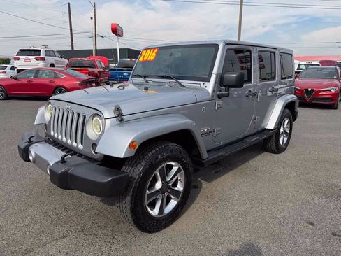 Used 2016 Jeep Wrangler Unlimited Sahara w/ Connectivity Group AWD/4WD image 3