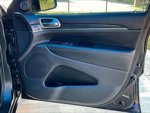 Used 2015 Jeep Grand Cherokee Overland image 23