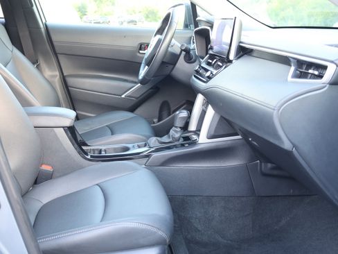 Used 2024 Toyota Corolla Cross XLE FWD image 32