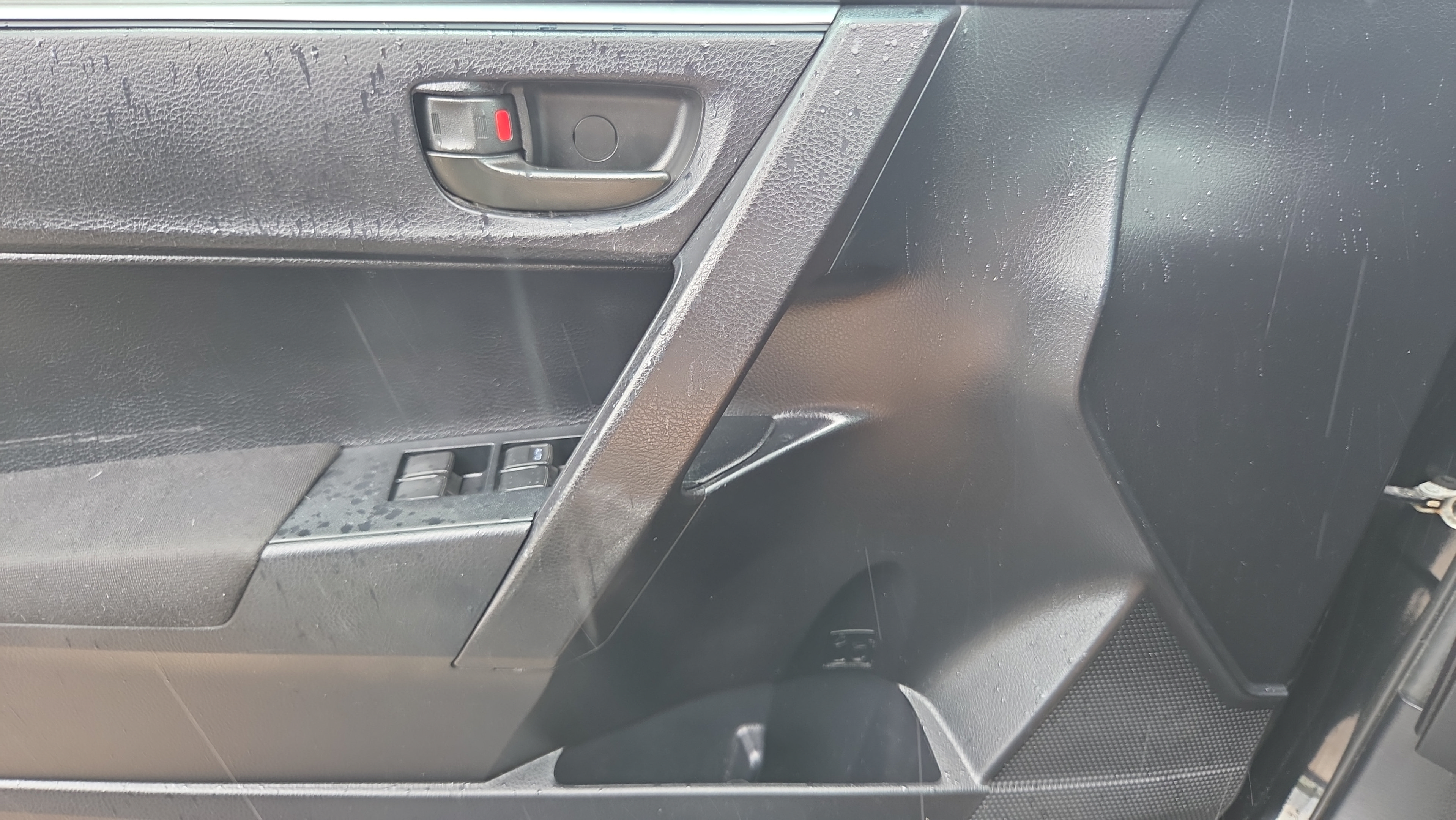 Used 2015 Toyota Corolla L FWD image 16