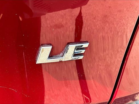 Used 2022 Toyota RAV4 LE FWD image 21