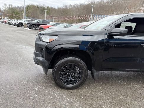 Used 2025 Chevrolet Colorado W/T w/ WT Custom Package image 11