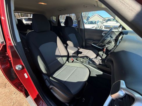 Used 2025 Kia Soul LX w/ LX Technology Package image 34