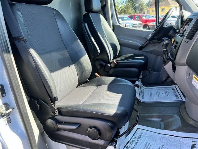 Used 2016 Mercedes-Benz Sprinter 2500 image 16