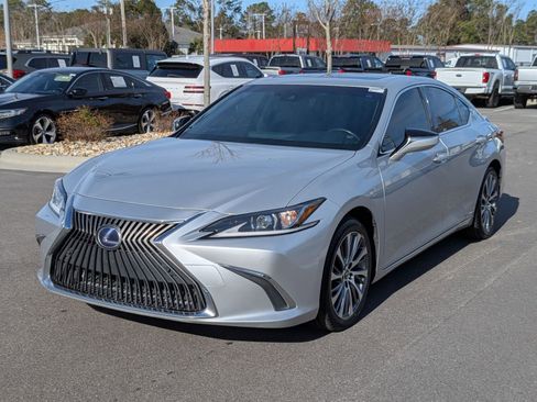 Used 2019 Lexus ES 300h w/ Premium Package image 7