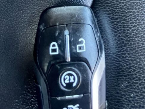 Used 2016 Ford Edge Titanium w/ Technology Package image 26
