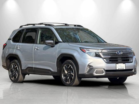 Used 2025 Subaru Forester Limited AWD/4WD image 9