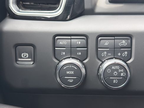 Used 2024 GMC Sierra 1500 Denali w/ Technology Package AWD/4WD image 6