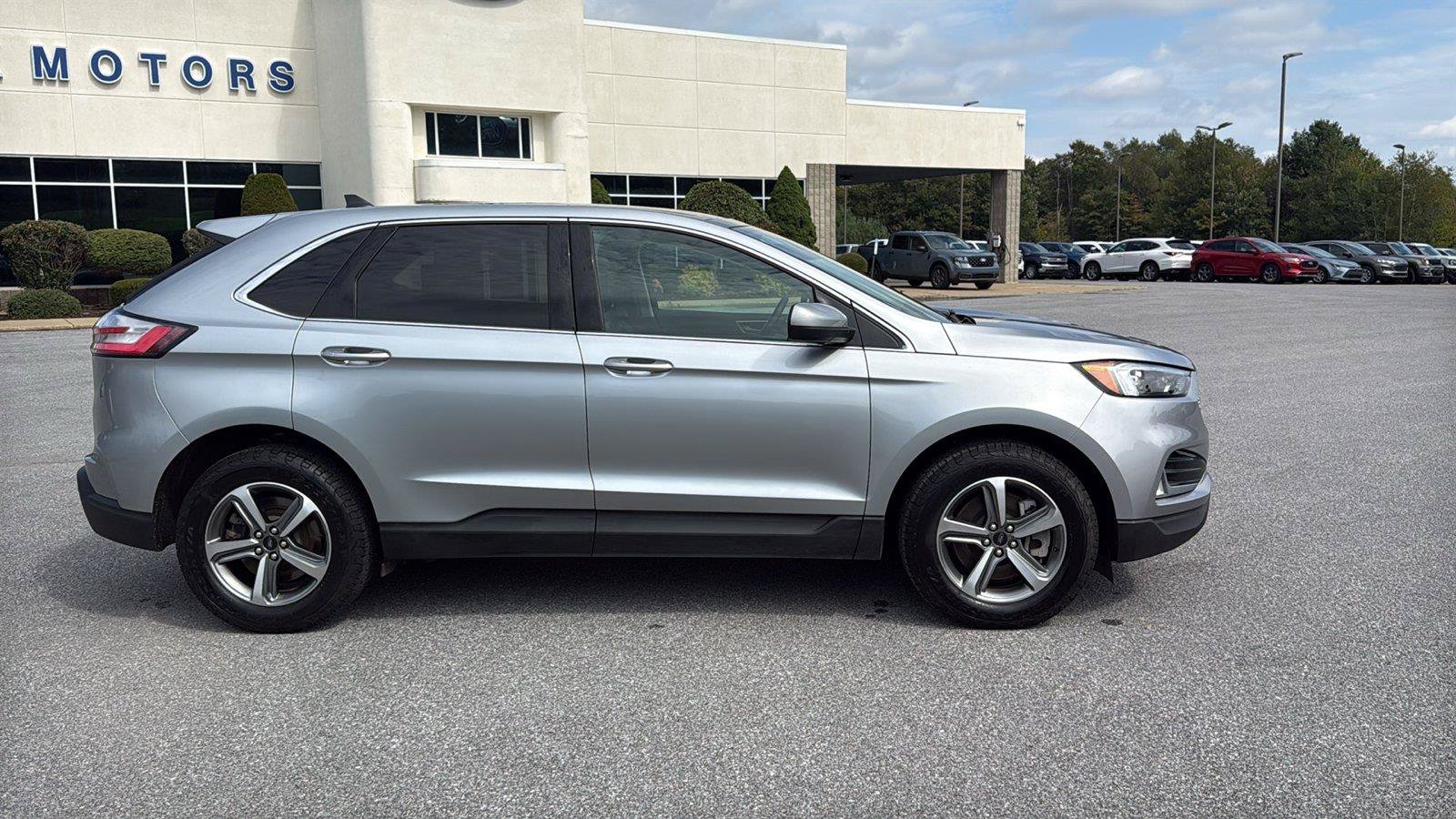 Used 2024 Ford Edge SEL w/ Convenience Package AWD/4WD image 2