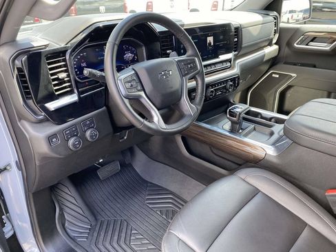 Used 2025 Chevrolet Silverado 1500 RST AWD/4WD image 16