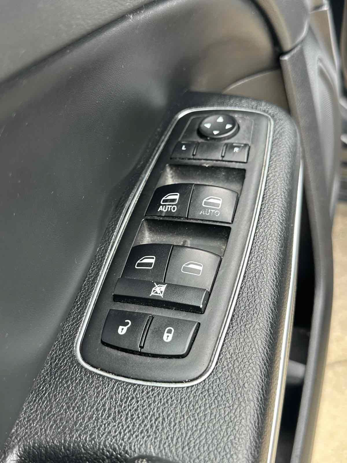 Used 2014 Chrysler 300 C w/ Harman/Kardon Audio Group RWD image 26