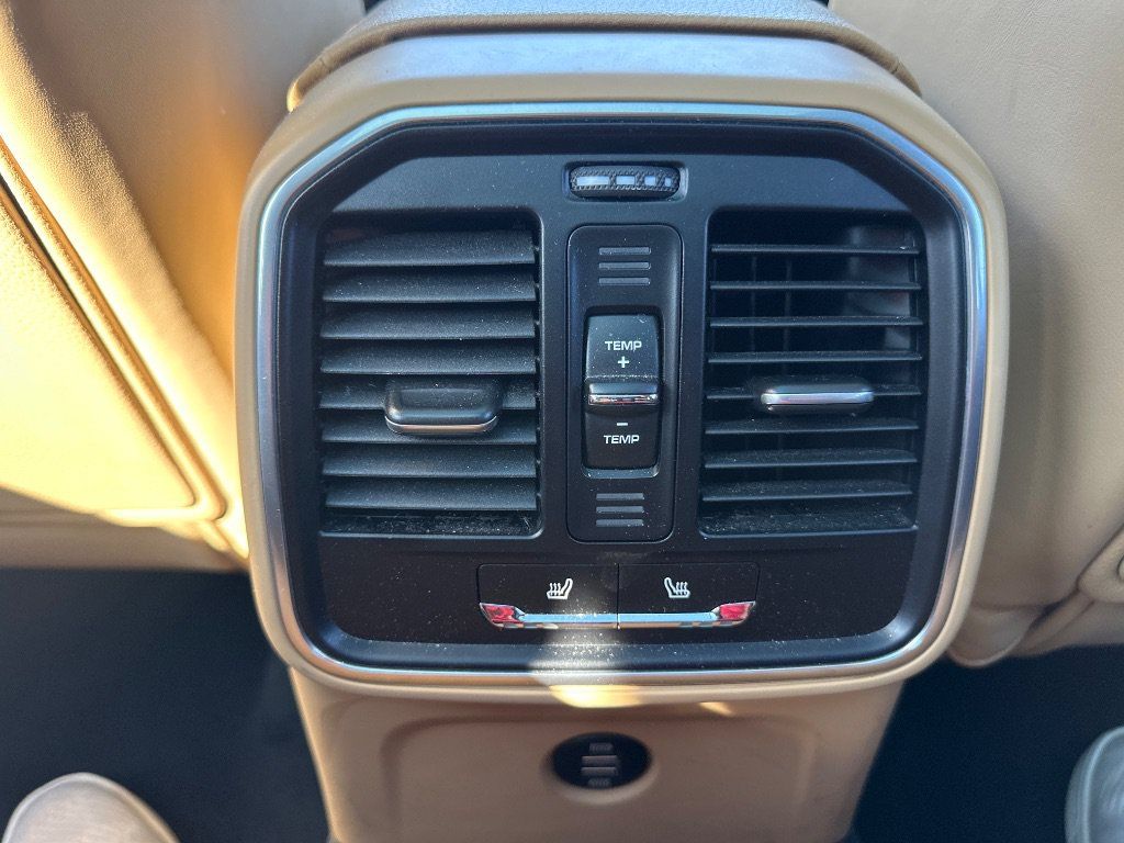 Used 2018 Porsche Macan AWD/4WD image 32