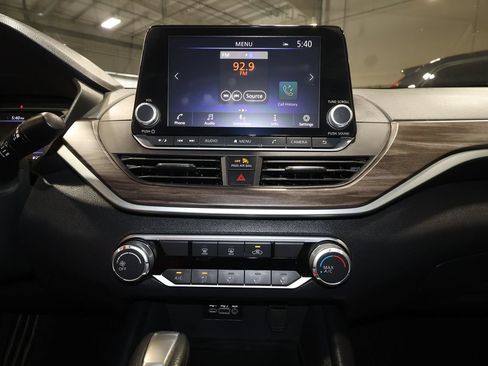 Used 2025 Nissan Altima 2.5 SV AWD/4WD image 14