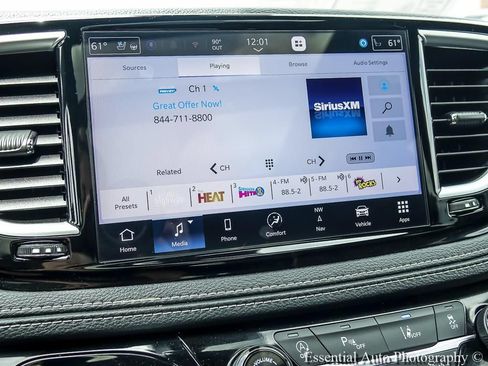 Used 2026 Chrysler Pacifica Limited FWD image 19