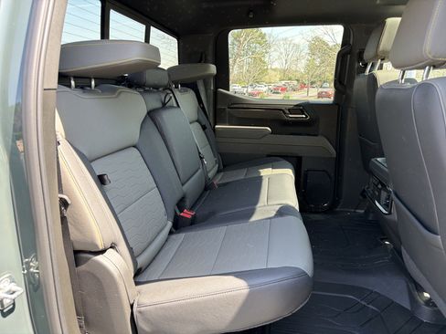 Used 2025 Chevrolet Silverado 1500 ZR2 w/ Technology Package image 15