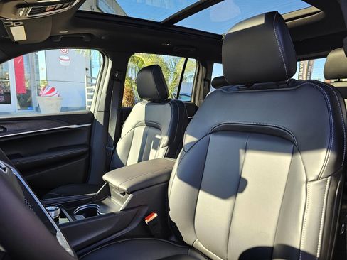 New 2025 Jeep Grand Cherokee Limited image 23