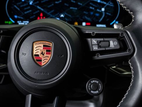 Certified 2025 Porsche Cayenne Coupe image 19