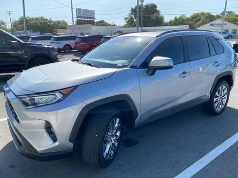 Used 2021 Toyota RAV4 XLE Premium FWD image 2