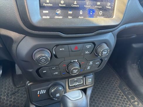 Used 2023 Jeep Renegade Latitude image 25