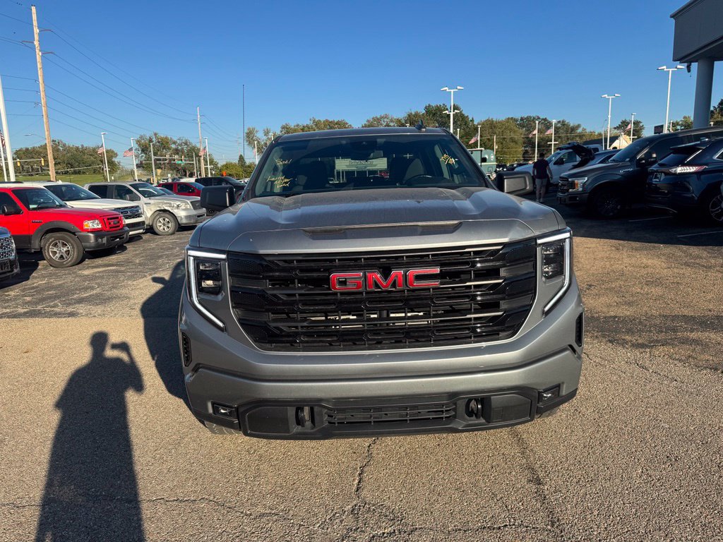 Used 2024 GMC Sierra 1500 Elevation AWD/4WD image 2