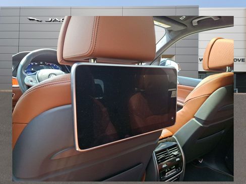 Used 2022 BMW ALPINA XB7 AWD/4WD image 8