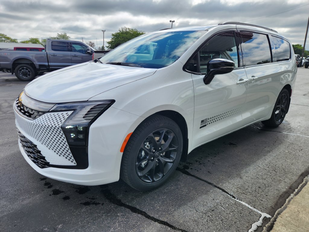 New 2027 Chrysler Pacifica Select FWD image 8