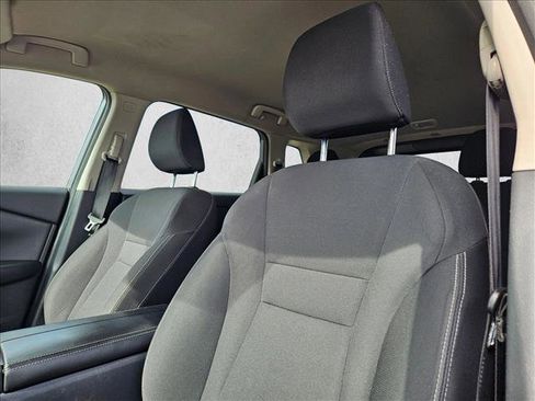 Used 2024 Nissan Rogue S image 12