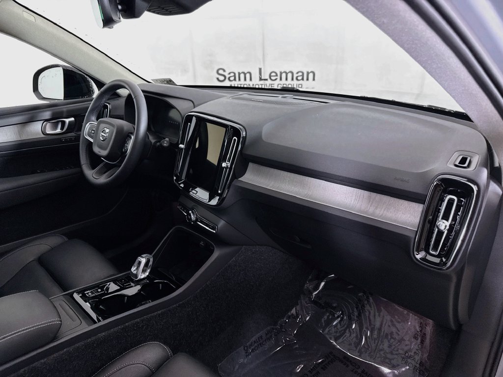 Used 2025 Volvo XC40 B5 Ultra AWD/4WD image 28