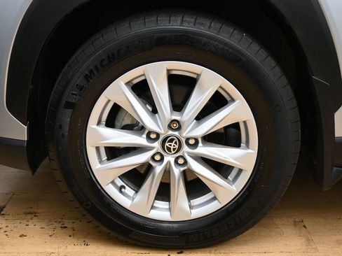 Used 2024 Toyota Corolla Cross LE AWD/4WD image 10