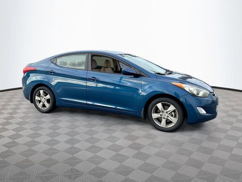 Used 2013 Hyundai Elantra GLS w/ Preferred Pkg image 3