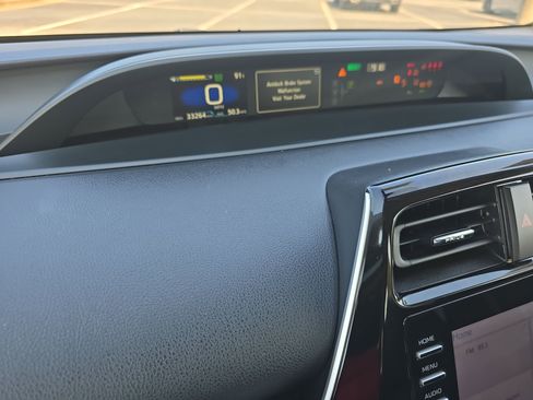 Used 2022 Toyota Prius FWD image 18