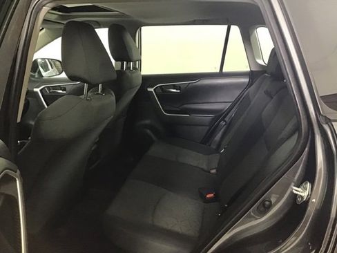Used 2021 Toyota RAV4 XLE image 19
