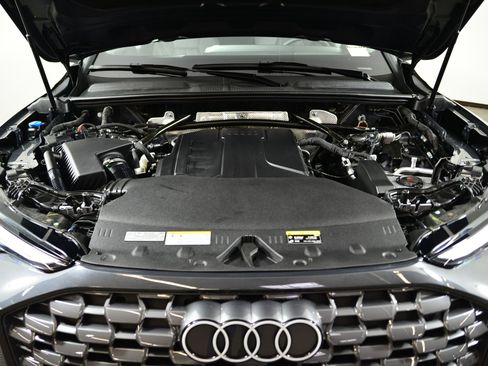Certified 2025 Audi Q5 Prestige image 16