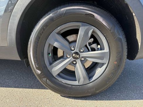 Used 2021 Kia Sorento LX FWD image 15