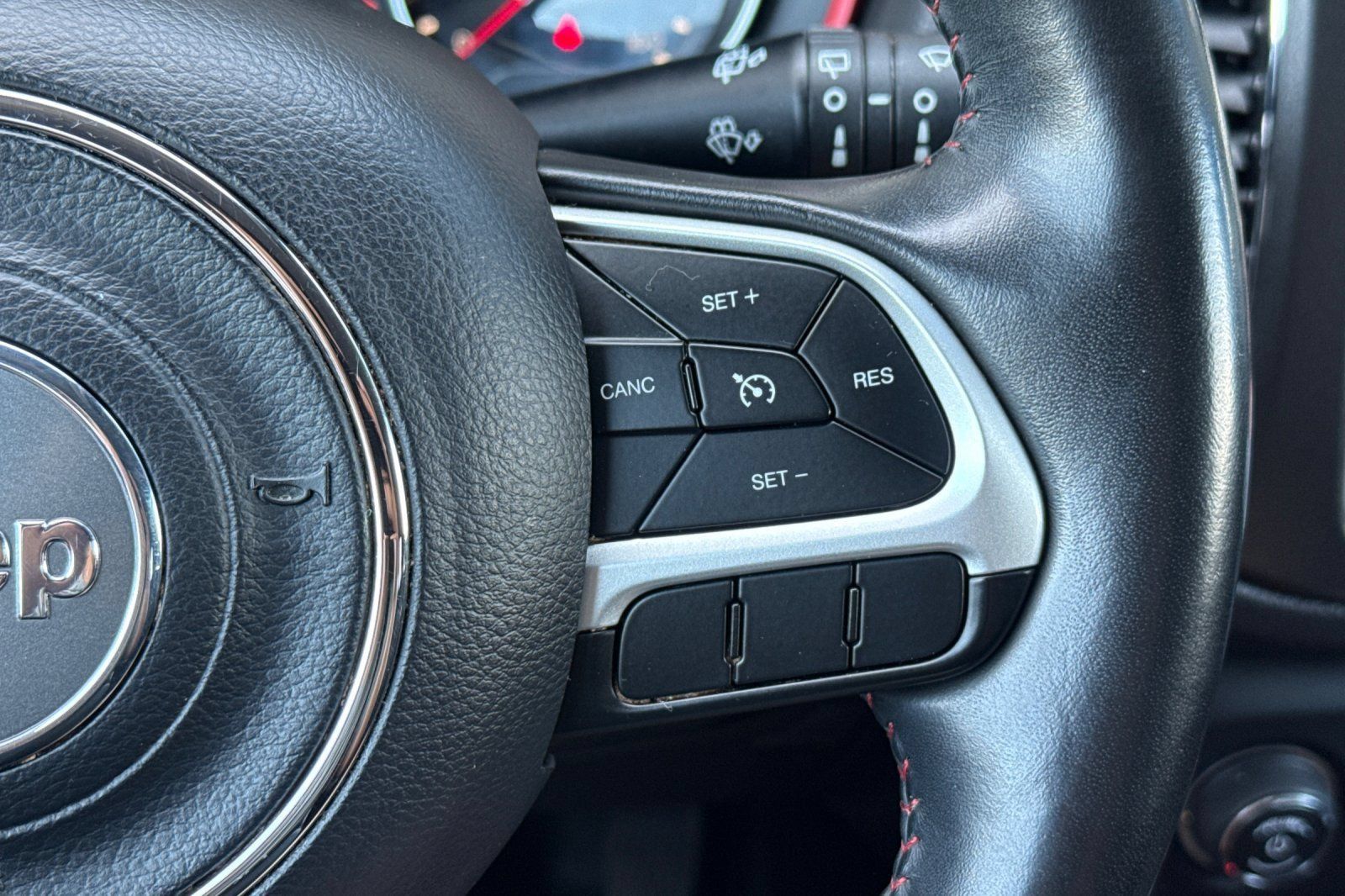 Used 2019 Jeep Compass Trailhawk AWD/4WD image 37