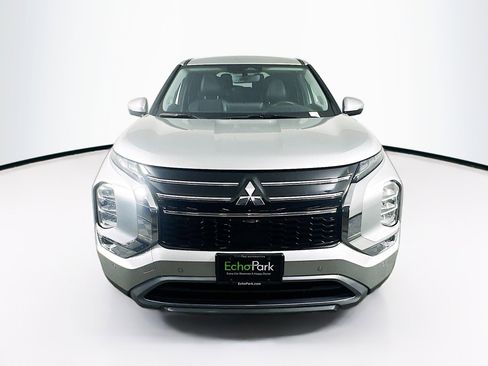 Used 2025 Mitsubishi Outlander SE image 2