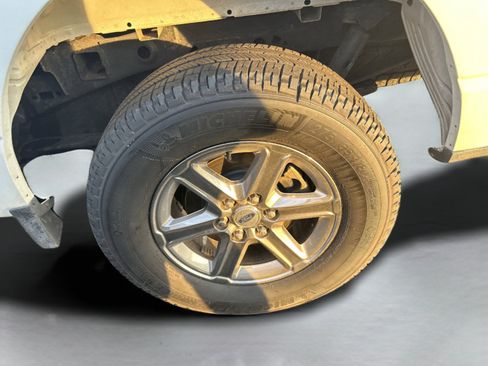 Used 2023 Ford F150 XLT w/ Trailer Tow Package image 10